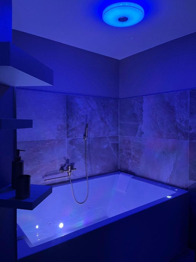 Love Room Mille Et Une Nuits Narbonne Luaran gambar