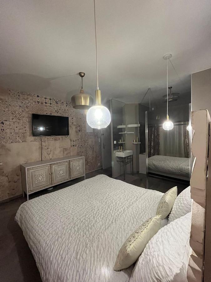 Love Room Mille Et Une Nuits Narbonne Luaran gambar